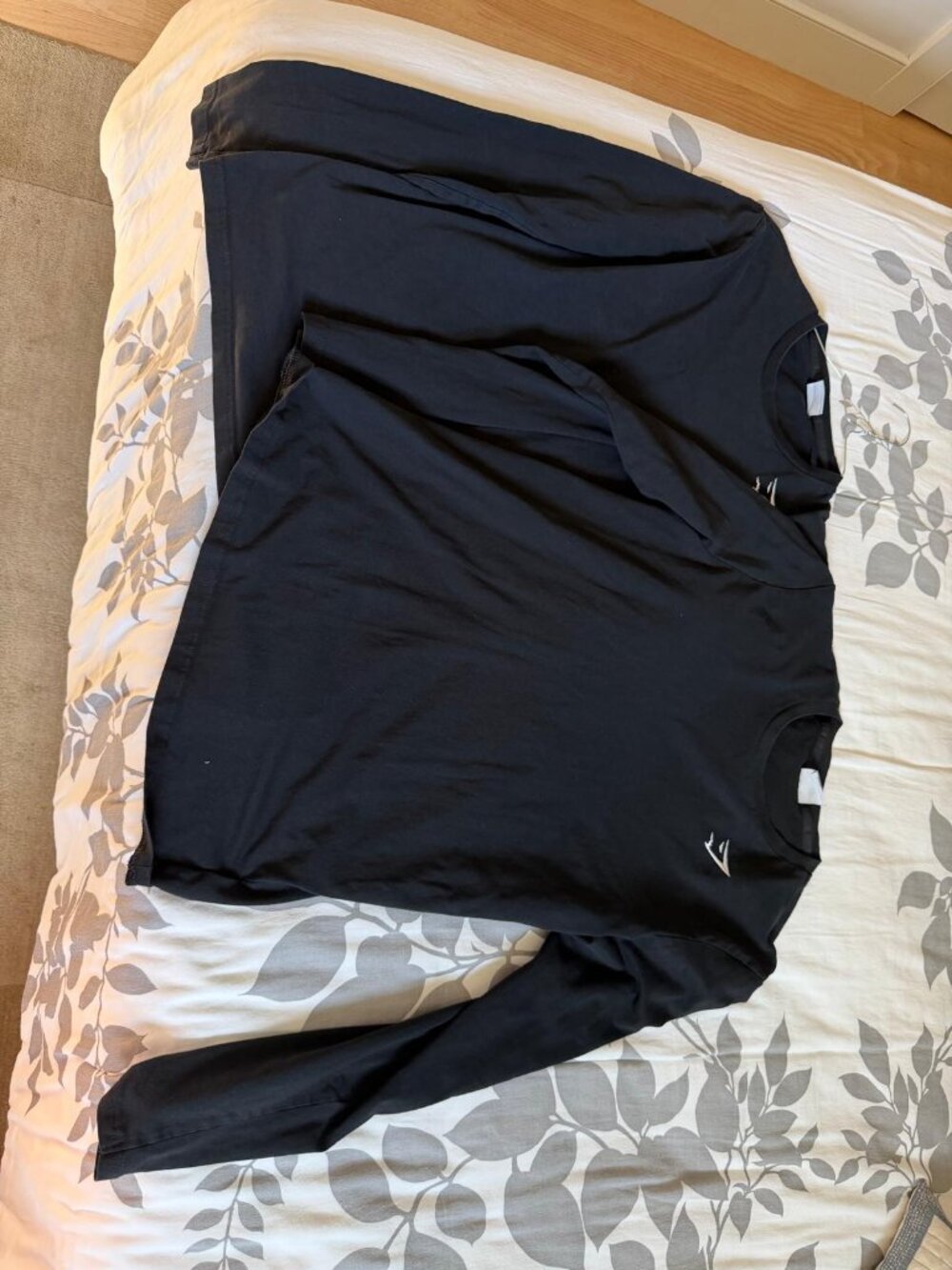 Like New bundle of two men's gymshark Arrival long sleeve t-shirts. XS.